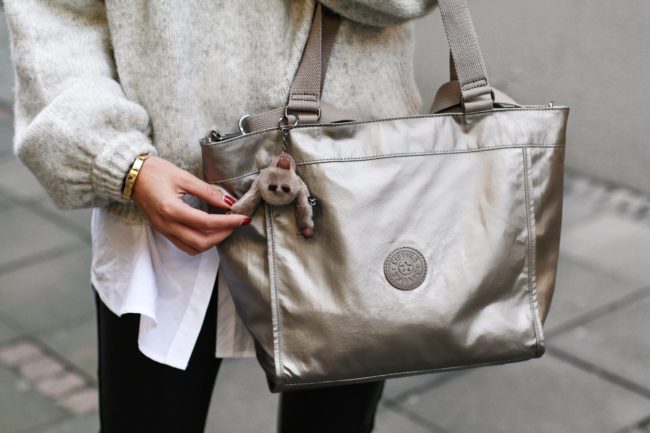 Kipling Monkey Bag Details